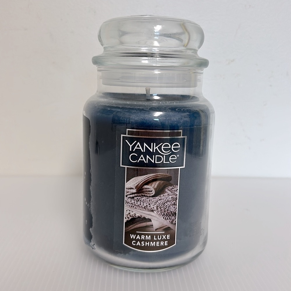 Yankee Candle NWOT Unused “Warm Luxe Cashmere” Fragrance 22 Oz Large Blue Candle